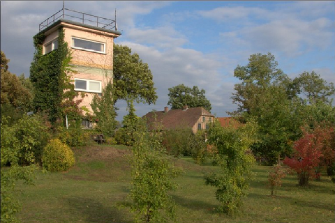 A green and pleasant scene of shrubs and well-tended lawns on the banks of the Elbe