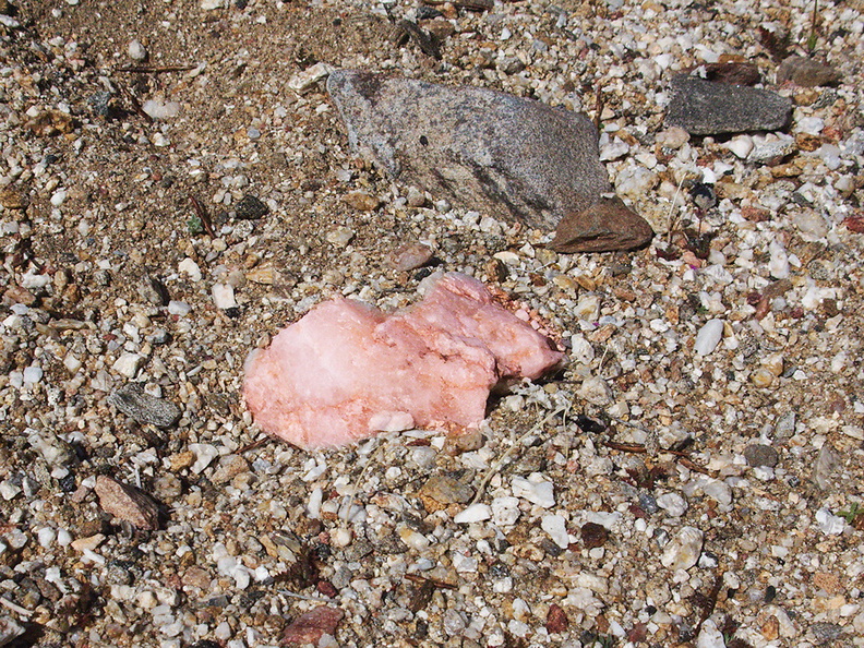 pink-quartz-Rainbow-Canyon-2012-02-18-IMG_0547.jpg