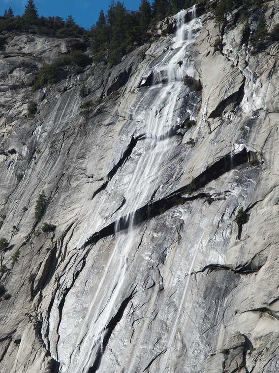 small-waterfall-over-cliff-Yosemite-2010-05-24-IMG 5645
